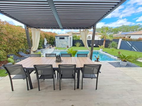 Patio, Dining area, Garden view, Swimming pool