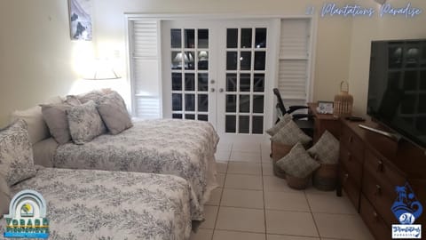 Bed, Seating area, Bedroom