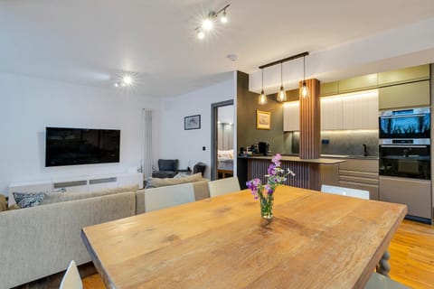 Living room, Dining area