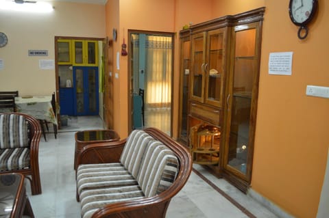 LAVISH Fully Furnished HOMESTAY - ISH, Atithya with various free amenities in Lucknow, INDIA Location de vacances in Lucknow