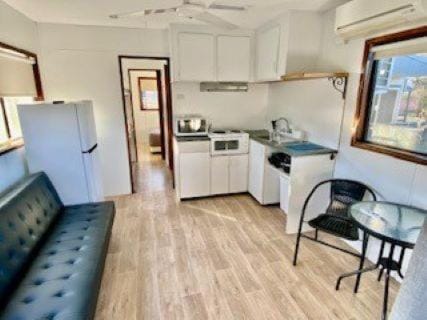 Kitchen or kitchenette, Seating area, pet friendly, stove, toaster