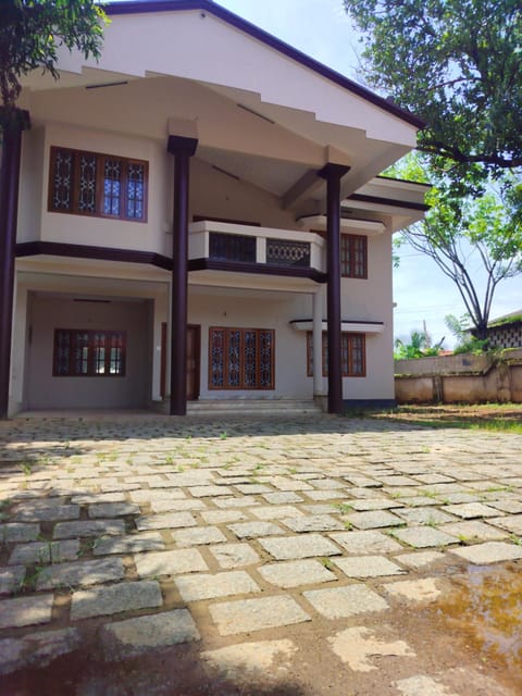 Full Moon Homes House in Kochi