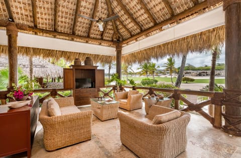 Patio, View (from property/room), Living room, Garden view