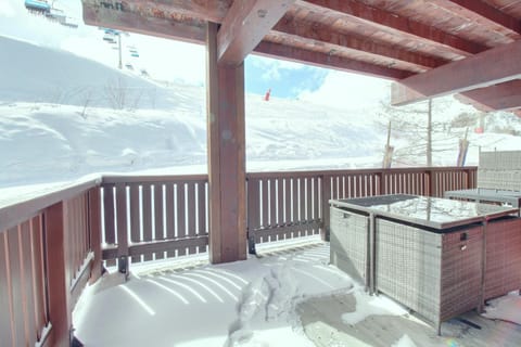 Patio, Day, Natural landscape, Winter, View (from property/room), Balcony/Terrace, Balcony/Terrace, Living room, Dining area, Mountain view