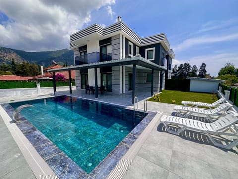 Property building, Patio, Spring, Day, Natural landscape, Mountain view, Pool view, Swimming pool, sunbed