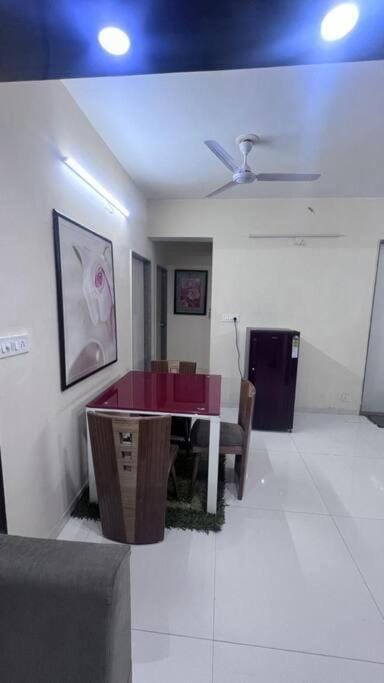 Cozy 2BHK in Prime Location Apartment in Ahmedabad