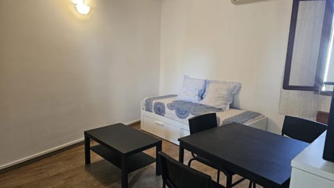 Studio 1G Apartment in Villeneuve-lès-Avignon