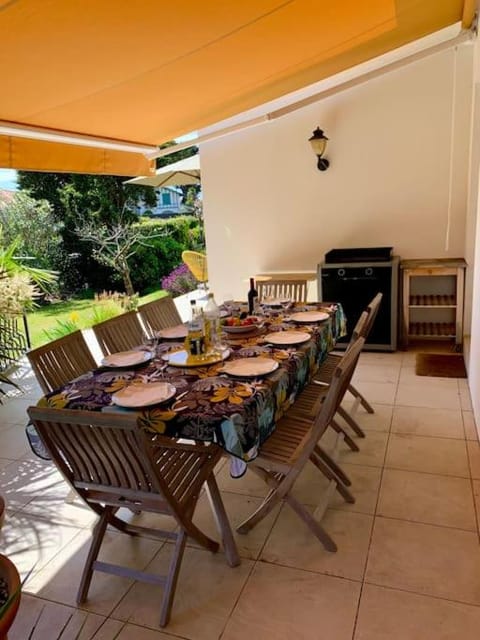 BBQ facilities, Dining area