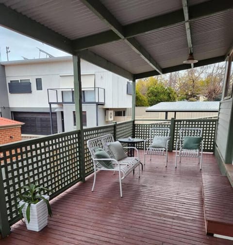 Barnard Bungalow House in Bendigo