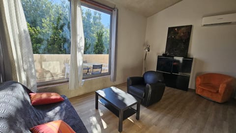 Studio 2D Apartment in Villeneuve-lès-Avignon