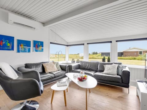 Holiday Home Hejdi - 650m from the sea by Interhome House in Ringkobing