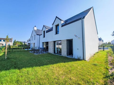 Holiday Home Les Salines by Interhome House in Carnac