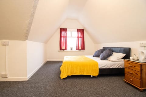 Pebbles guest house quad room 10 Bed and Breakfast in Southampton