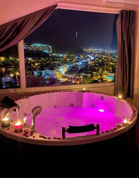 Natural landscape, Hot Tub, City view, Bath