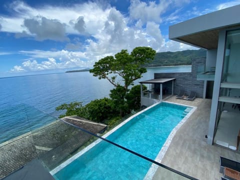 Property building, Sea view, Swimming pool