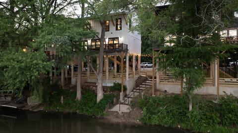 #riverfront 2 King Beds Amazing Views 6 Decks House in Canyon Lake