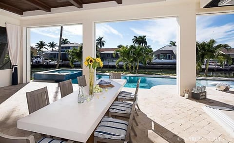 Dining area, Swimming pool