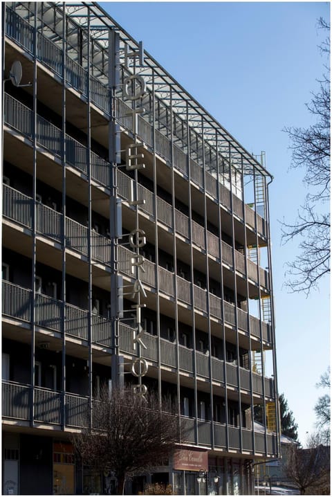 Property building, Facade/entrance