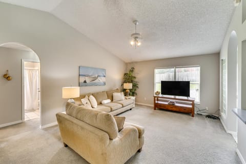 Deltona Vacation Rental with Patio Near Orlando! Maison in Orange City