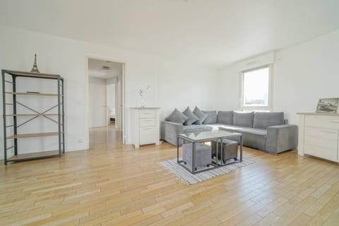 Ideal & Central 3BR for Family & Friends Apartment in Saint-Denis, France