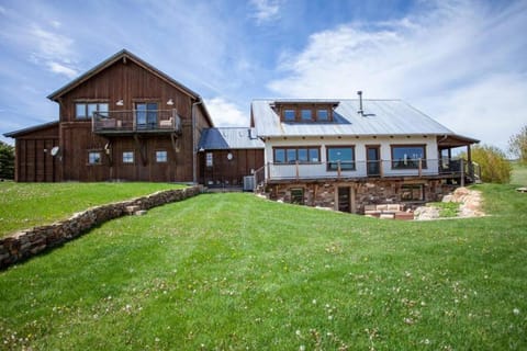 Meredith Ranch Chalet and Guest House Casa in Livingston