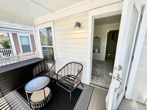 Stylish Cozy Family Cottage with Golf Cart - 1 mile to Dwntn Ocean Springs and beach Casa in Ocean Springs