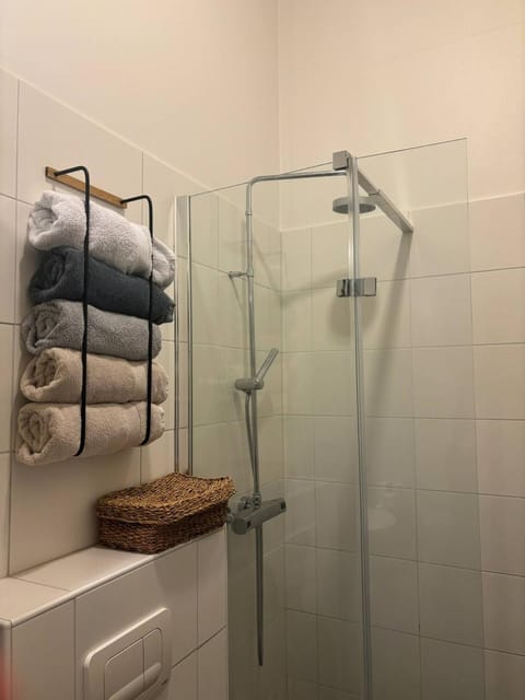 Shower, Bathroom, towels