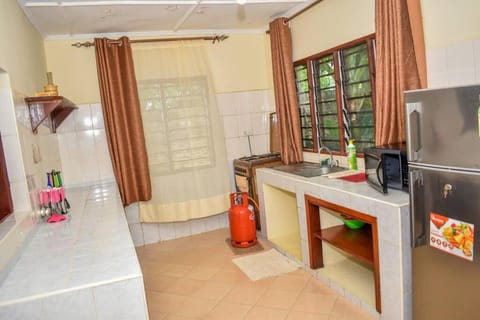 Affordable karura and friends House in Diani Beach