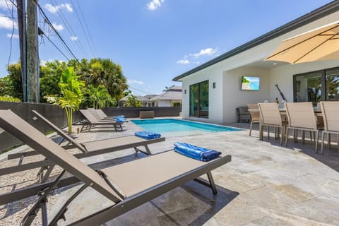 Patio, Pool view, Swimming pool, sunbed