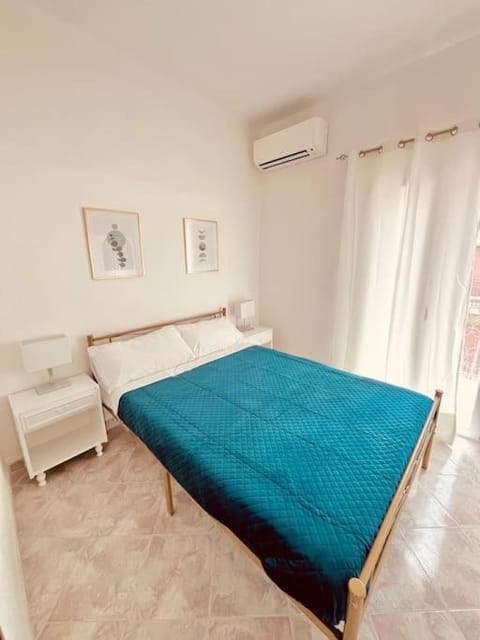 Bed, Photo of the whole room, Bedroom, air conditioner