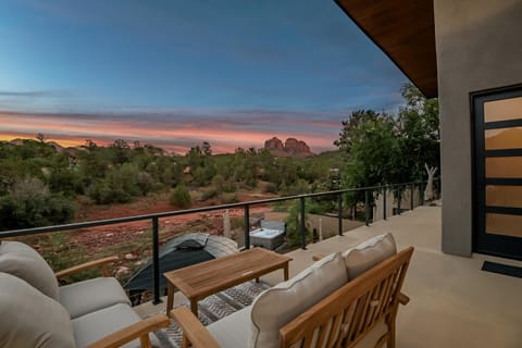 Sedona Cathedral Rock Sanctuary- Surrounding Views from Patio & Casita, Near Hiking! House in Sedona