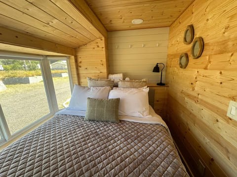 Cozy Loft Tiny House by Ocean Spray Beach Haus in Grayland