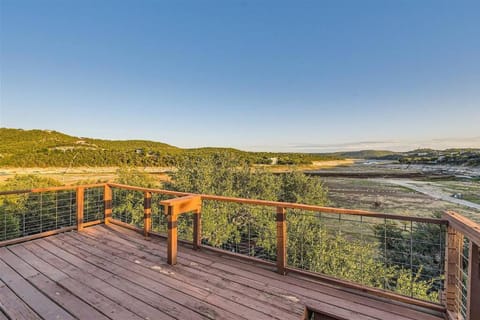 View (from property/room), Balcony/Terrace, Lake view