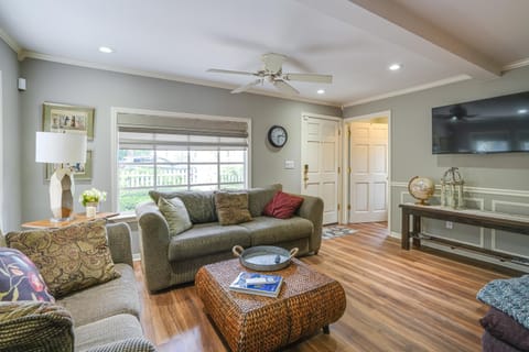 Mt Dora Garden Cottage with Patios, Walk to Downtown House in Mount Dora