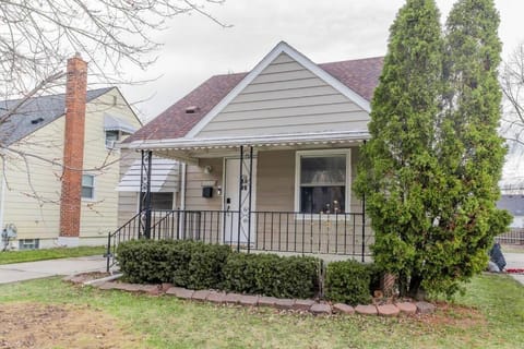 King Bed Private Home Appartement in Dearborn Heights