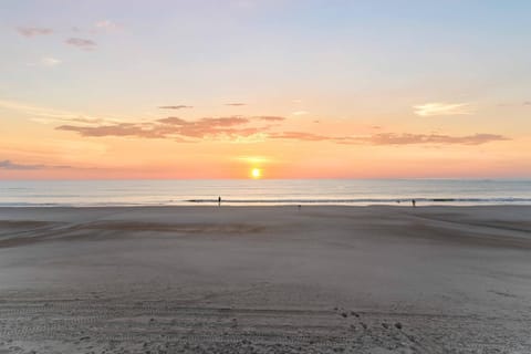 Relaxing beach getaway just steps to the shore House in Saint Augustine Beach