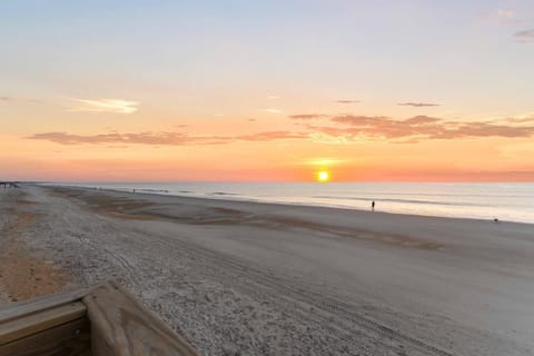 Relaxing beach getaway just steps to the shore House in Saint Augustine Beach