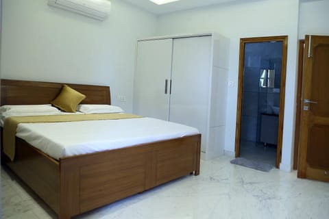 Bedroom, wardrobe, air conditioner