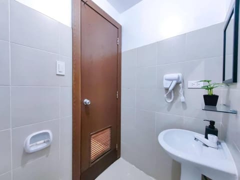 1BR Condotel Ridgewood Towers Taguig City #RW04 Apartment in Makati