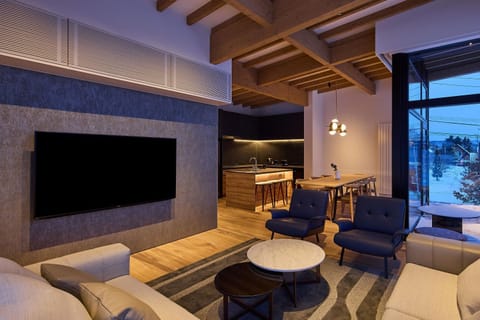 Communal lounge/ TV room, TV and multimedia, Living room, Seating area, Evening entertainment