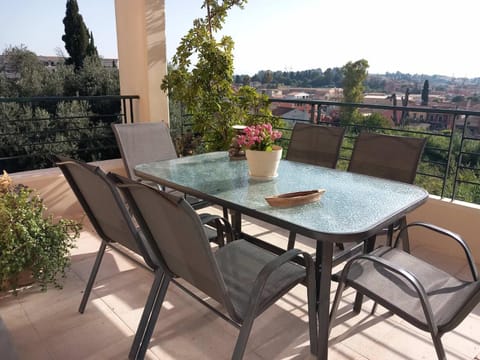 View (from property/room), Balcony/Terrace, Living room