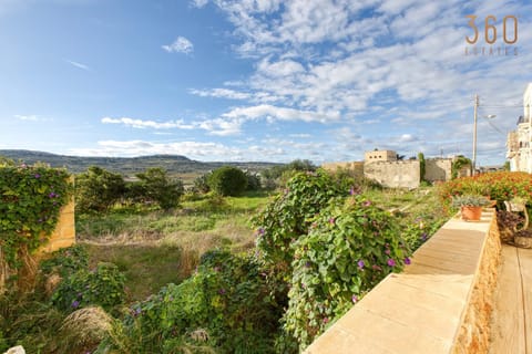 Nearby landmark, Spring, Day, Natural landscape, Mountain view