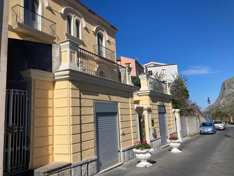 Property building, Street view