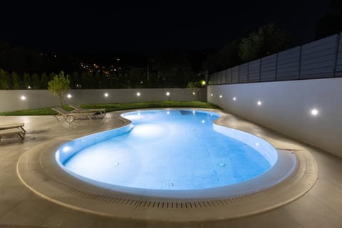 Night, Natural landscape, Garden, Garden view, Pool view, Swimming pool, sunbed