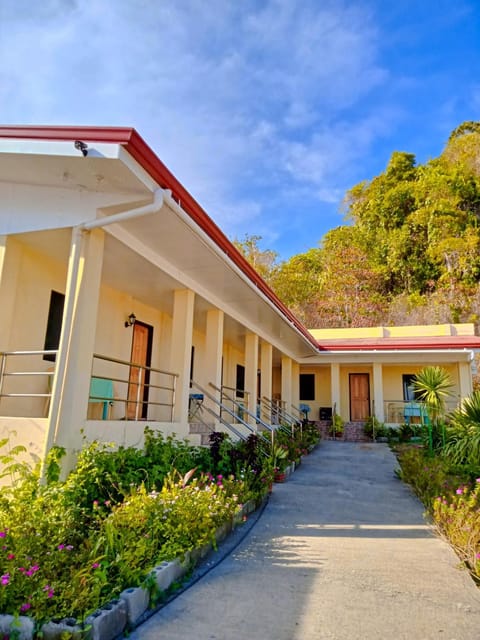 Property building, Spring, Day, Garden, Garden view