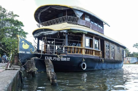 Vinayak House Boat Hotel in Alappuzha