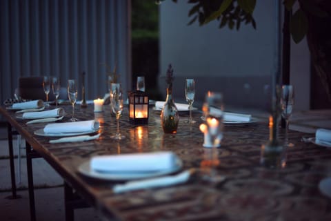 Dining area, Food, Drinks