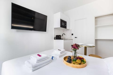 Bed, TV and multimedia, Kitchen or kitchenette