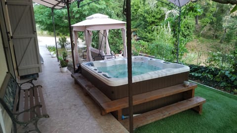 Hot Tub, Hot Tub, Spa and wellness centre/facilities