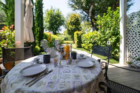 Spring, Garden, Dining area, Food, Garden view